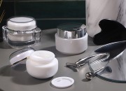 Staklena bela teglica 30mL sa poklopcem sa zlatnom linijom i zaptivkom, i sa međupoklopcem Staklena bela teglica 30mL sa poklopcem sa zlatnom linijom i zaptivkom, i sa međupoklopcem