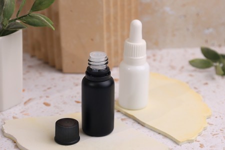 Plastični uski sigurnosni zatvarač sa kratkom unutrašnjom kapaljkom PP18-grupa_slika