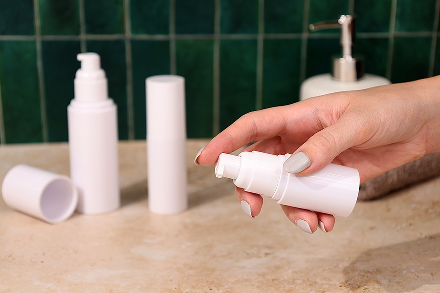 Plastična bočica od 30mL sa pumpicom za kreme (PP20) i zatvaračem Plastična bočica od 30mL sa pumpicom za kreme (PP20) i zatvaračem