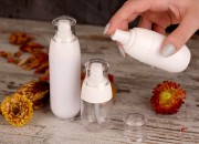 PET flašica 100mL sa belom pumpicom i providnim zatvaračem