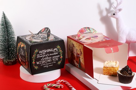 Božićna kartonska poklon kutijica 150x150x130 mm sa prozorom i drškom  - 10 kom-grupa_slika