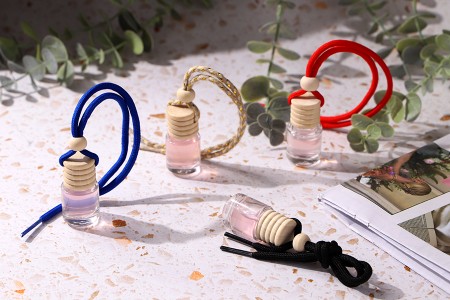 Bočica za osveživač automobila 4mL, cilindrična sa drvenim zatvaračem i zakačkom - 25 kom-grupa_slika