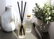 Staklena providna dekorativna bočica 150mL, pogodna za osveživač prostora Staklena providna dekorativna bočica 150mL, pogodna za osveživač prostora