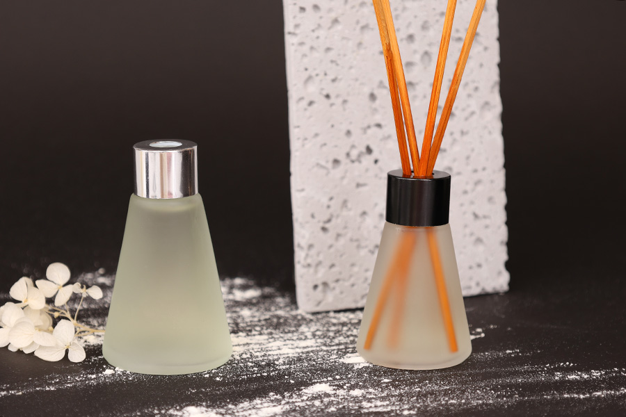 Staklena bočica od peskiranog stakla 50mL konusnog oblika, pogodna za osveživač prostora-grupa_slika