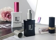 Staklena bočica za parfeme 50mL pravougaona u crnoj ili beloj boji (18/415) Staklena bočica za parfeme 50mL pravougaona u crnoj ili beloj boji (18/415)