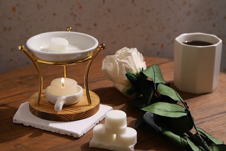 Metalni osveživač prostora sa drvenom osnovom, keramičkom kašikom i posudom za voskove i ulja-grupa_slika