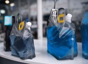 DoyPack kesica za tečnosti 5 L providna sa belim sigurnosnim zatvaračem i ručkom – 10 kom DoyPack kesica za tečnosti 5 L providna sa belim sigurnosnim zatvaračem i ručkom – 10 kom
