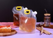 DoyPack kesica za tečnosti 5 L providna sa belim sigurnosnim zatvaračem i ručkom – 10 kom