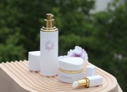 Staklena teglica 30 ml luksuzna bela mat za kremu sa zatvaračem i plastičnim međupoklopcem Staklena teglica 30 ml luksuzna bela mat za kremu sa zatvaračem i plastičnim međupoklopcem