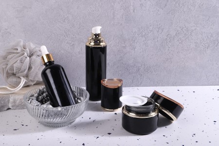 Staklena crna bočica za etarska ulja 100mL, sa grlom PP18-6