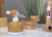 Staklena bočica 15mL sa pipetom i plastičnom oblogom u dezenu drveta