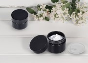 Staklena teglica za kremu 30 ml u crnoj boji sa zatvaračem i plastičnim međupoklopcem