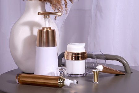 Airless tubica 20mL za kozmetičku upotrebu, braon boje sa roll-on pumpicom i providnim zatvaračem - 6 kom-grupa_slika