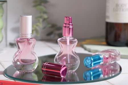 Staklena bočica 10mL za parfeme u obliku gitare, sa sprejom i zatvaračem u više boja-grupa_slika