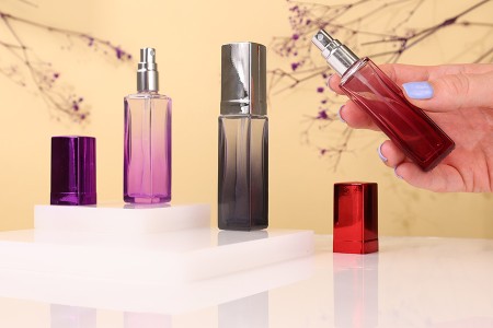 Staklene bočice za parfeme 20mL, u nijansama raznih boja sa sprejom i zatvaračem-grupa_slika