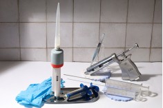 Višenamenski plastični špric od 20mL sa metalnom iglom od 160 mm