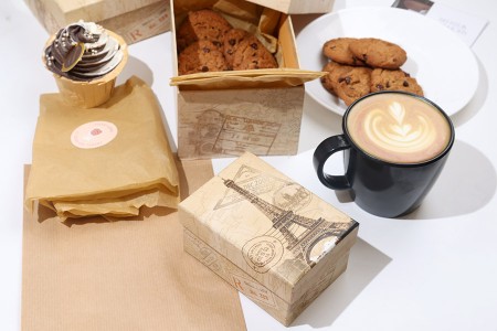 Pravougaona plastificirana poklon kutija sa motivom Ajfelovog tornja, u 3 veličine (S-M-L)-grupa_slika