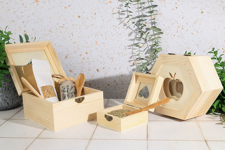 Set drvenih kutija sa prozorom u obliku srca i metalnom kopčom, u 3 veličine (S-M-L)-grupa_slika