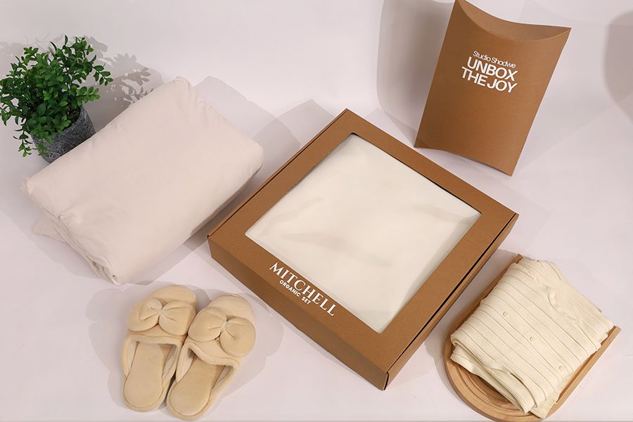 Kutija za pakovanje 400x400x80 mm od kraft papira sa prozorom – 20 kom