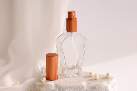 Staklena bočica za parfem 50mL, posebnog "V" oblika, 18/415-3