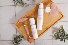 Airless bela plastična bočica 50mL za kreme sa srebrnom linijom i belim zatvaračem