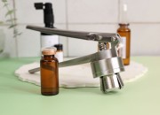 Staklena bočica 20mL karamel boje, za proizvode u farmaciji i homeopatiji, bez zatvarača - 12 kom
