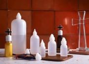 Plastična flašica 100mL, za aceton ili svetu vodicu -12 kom Plastična flašica 100mL, za aceton ili svetu vodicu -12 kom