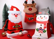 Božićna kartonska poklon kesica 150x80x215 mm sa trakom za ručku - 12 kom-grupa_slika