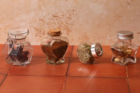 Staklena teglica 50mL sa dve osnove (za bočno postavljanje) i plastičnim zatvaračem u srebrnoj boji-grupa_slika