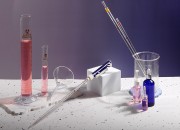 Graduisana staklena pipeta sa definisanom zapreminom od 2 mL Graduisana staklena pipeta sa definisanom zapreminom od 2 mL