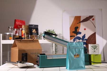 Stona mašina za termičko zatvaranje kesa sa sigurnosnim mehanizmom i sečivom - dužina lepljenja 40 cm, širina 2 mm-grupa_slika