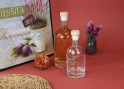 Staklena okrugla flašica od 500mL sa silikonskim čepom sa drvenom glavom