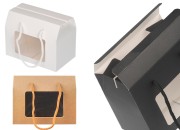 Papirna poklon kutija - koferče 150x90x115 mm sa ručkama i prozorom - 12 komada Papirna poklon kutija - koferče 150x90x115 mm sa ručkama i prozorom - 12 komada