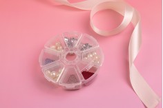 Plastična okrugla kutijica sa 8 mesta, za šljokice i kozmetičku upotrebu