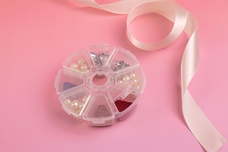 Plastična okrugla kutijica sa 8 mesta, za šljokice i kozmetičku upotrebu-grupa_slika