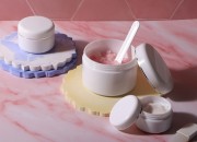 Plastična bela kutijica 200mL sa zatvaračem sa srebrnom linijom i zaptivkom - 6 kom Plastična bela kutijica 200mL sa zatvaračem sa srebrnom linijom i zaptivkom - 6 kom