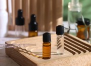 Mini staklena bočica 1mL, sa crnim, plastičnim navojnim zatvaračem - 25 kom-grupa_slika