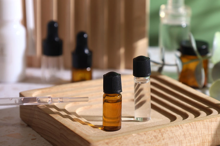 Mini staklena bočica 1mL, sa crnim, plastičnim navojnim zatvaračem - 25 kom-grupa_slika