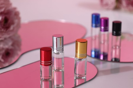 Staklena roll-on bočica 5mL sa staklenom kuglicom i zatvaračem u raznim bojama - 6 kom-grupa_slika