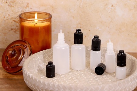 Plastična poluprovidna flašica 10mL sa crnim plastičnim zatvaračem CRC i plastičnom kapalicom, za elektronske cigarete - 50 kom-grupa_slika