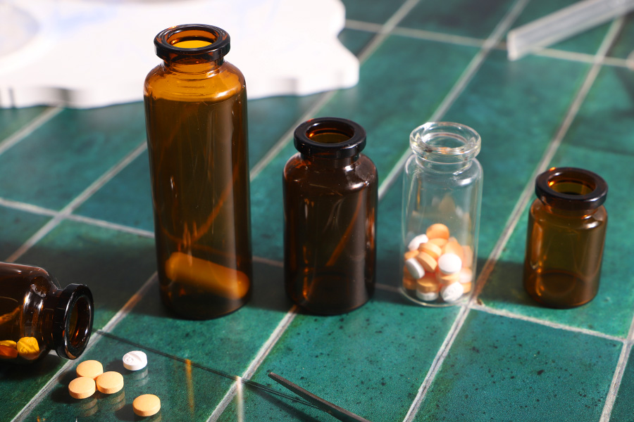 Staklena bočica 5mL karamel boje, za proizvode u farmaciji i homeopatiji, bez zatvarača - 12 kom