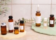 Braon staklena bočica 20mL sa crnim plastičnim zatvaračem sa sigurnosnim zatvaranjem