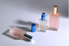 Četvrtasta bočica za parfeme 100mL sa reljefom (18/415)