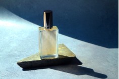 Četvrtasta bočica za parfeme 50mL sa reljefom (18/415)