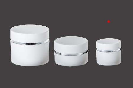 Plastična bela MAT kutijica 50mL, sa zatvaračem sa zaptivkom i širokom srebrnom linijom - 12 kom-grupa_slika