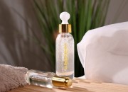 Staklena bočica 50mL sa zlatnom pipetom-grupa_slika