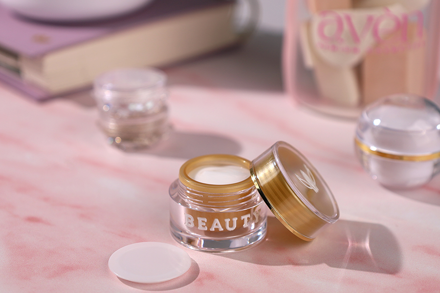 Luksuzna akrilna okrugla kutijica od 5mL sa unutrašnjom zaptivkom u zatvaraču i plastičnim međupoklopcem - 12 komada-grupa_slika