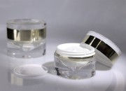 Luksuzna providno-zlatna akrilna teglica 50 mL sa duplim dnom za kremu, sa akrilnim zatvaračem i plastičnim međupoklopcem-grupa_slika