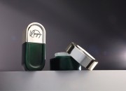 Staklena bočica od 40 mL u mat zelenoj boji sa belom pumpicom i zlatnim zatvaračem-grupa_slika