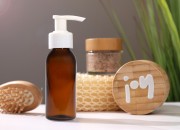 Staklena bočica karamel boje 100 mL sa PP 28 grlom-grupa_slika